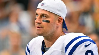 Wearing a hat backwards is for kids, not for 40-year olds like Matt Hasselbeck.  So is being 4-0 as a starting quarterback.